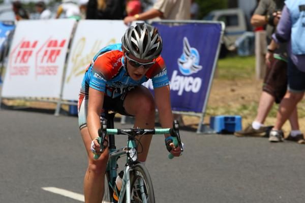 Alex Carle (Jayco-AIS) hangs on as she heads towards third place