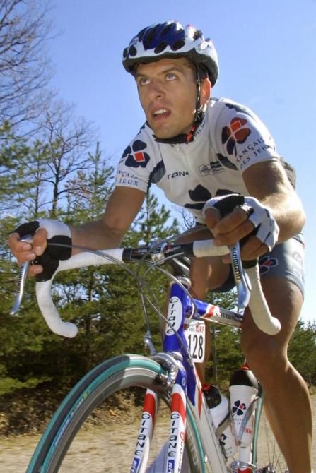 A fresh faced Nicolas Vogondy climbs in FDJ colours in 2001