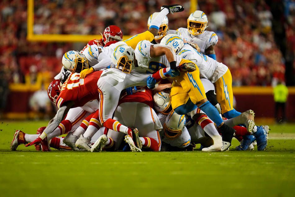 How Many People Are Watching 'Thursday Night Football'? That Is Up for  Debate - WSJ