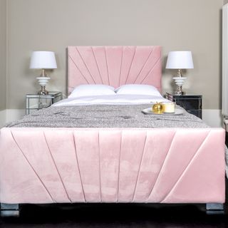 peter andre's pink velvet bed with white cushions and lamps