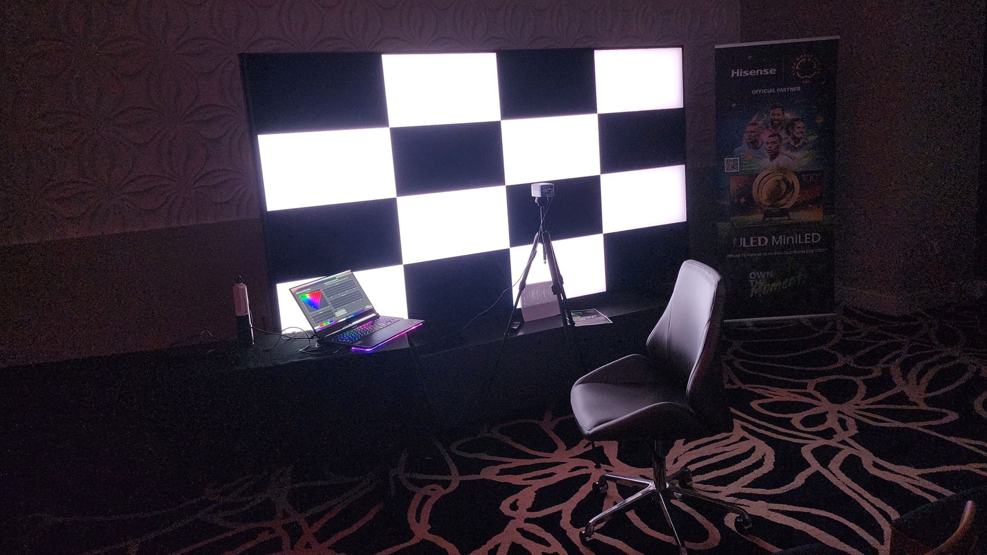 Hisense 116UX showing test pattern onscreen