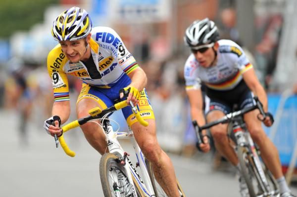 Bart Wellens puts in a dig with Philip Walsleben on his wheel