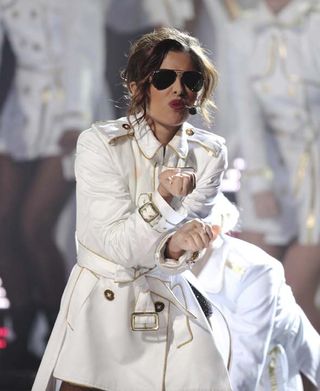 Cheryl Cole appears at Brits without wedding ring