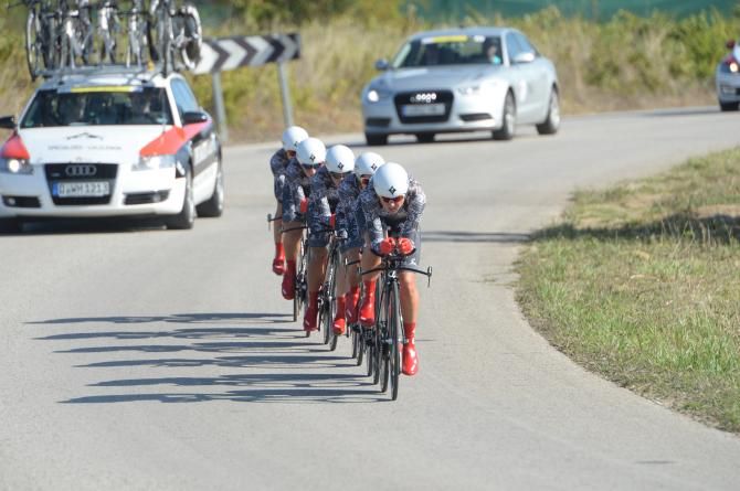 Specialized-lululemon on their way to gold at Worlds