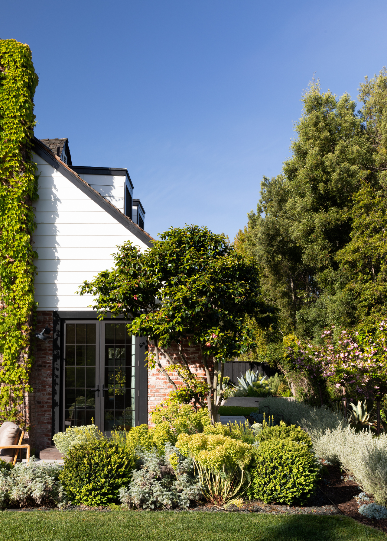 How Much Does Landscaping a Garden Cost in 2025? | Livingetc