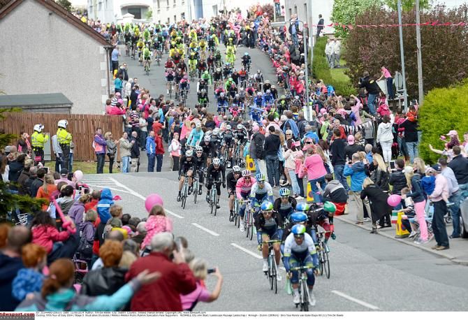 The peloton on stage 3 of the Giro d'Italia