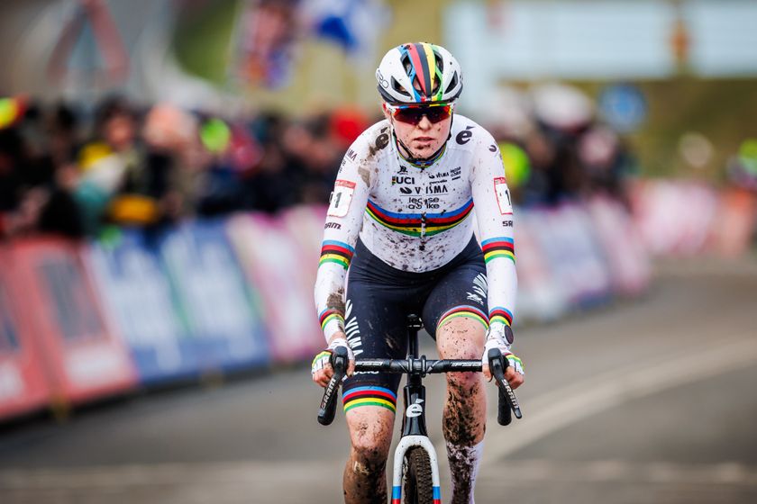 Fem van Empel (NED) participates in the World Cup Cyclo-Cross 2024-2025 in Hoogerheide, Netherlands, on January 26, 2025. (Photo by Jules van Iperen / EYE4images) (Photo by EYE4images/NurPhoto via Getty Images)