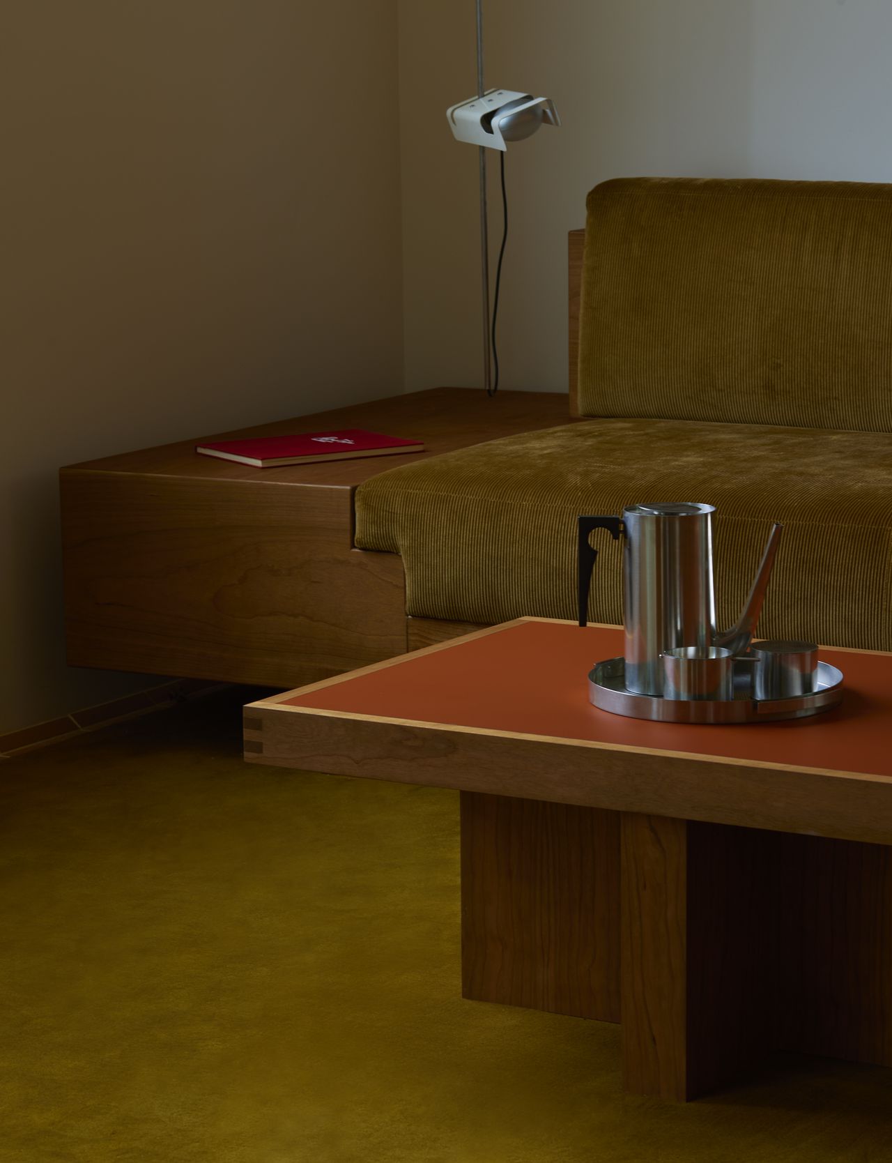 office furnished with cherry wood and terracotta tiles in Los Angeles