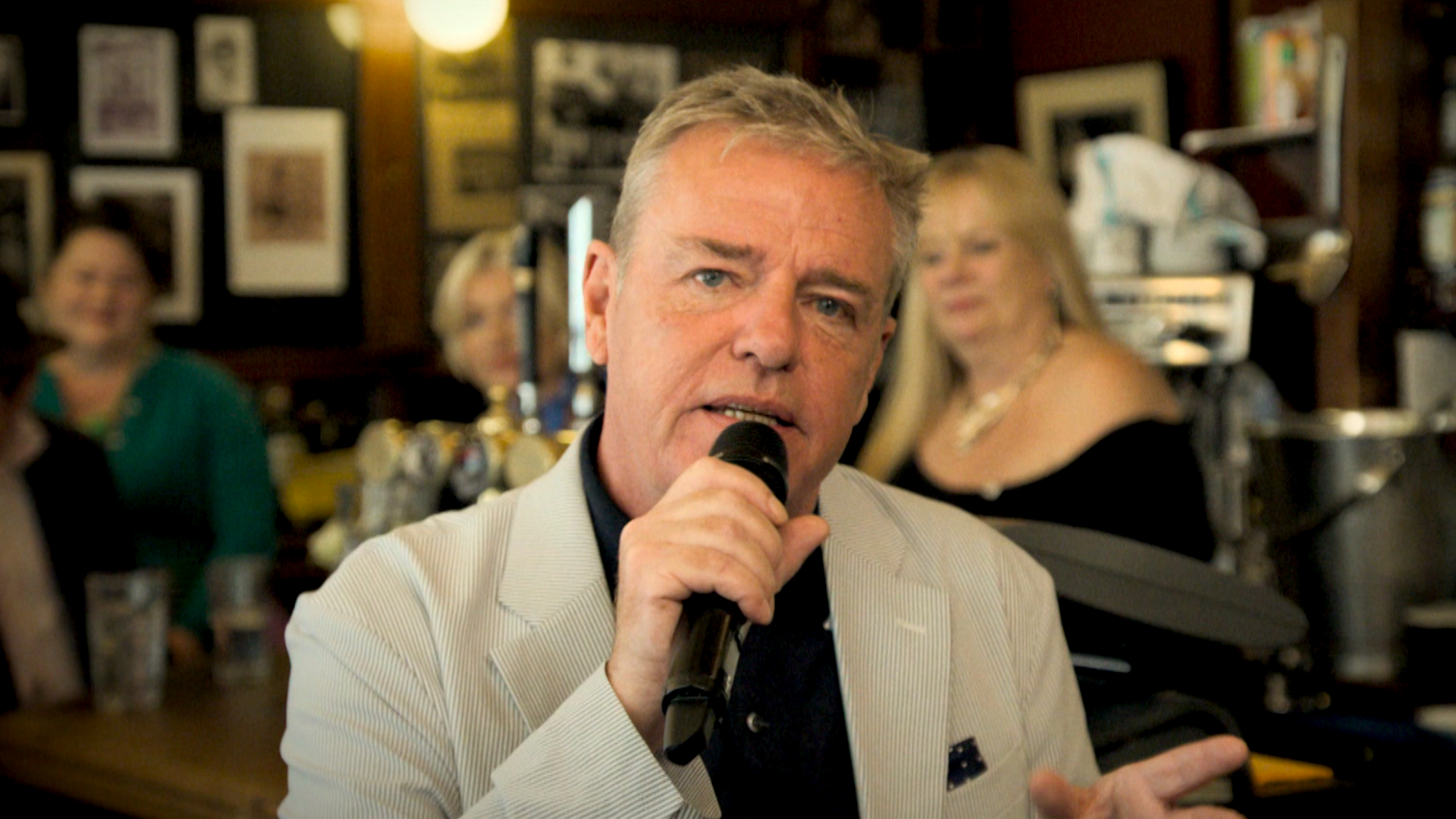 Suggs sings the praises of the pub