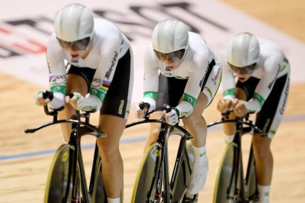The Australian team drilled their qualifying heat