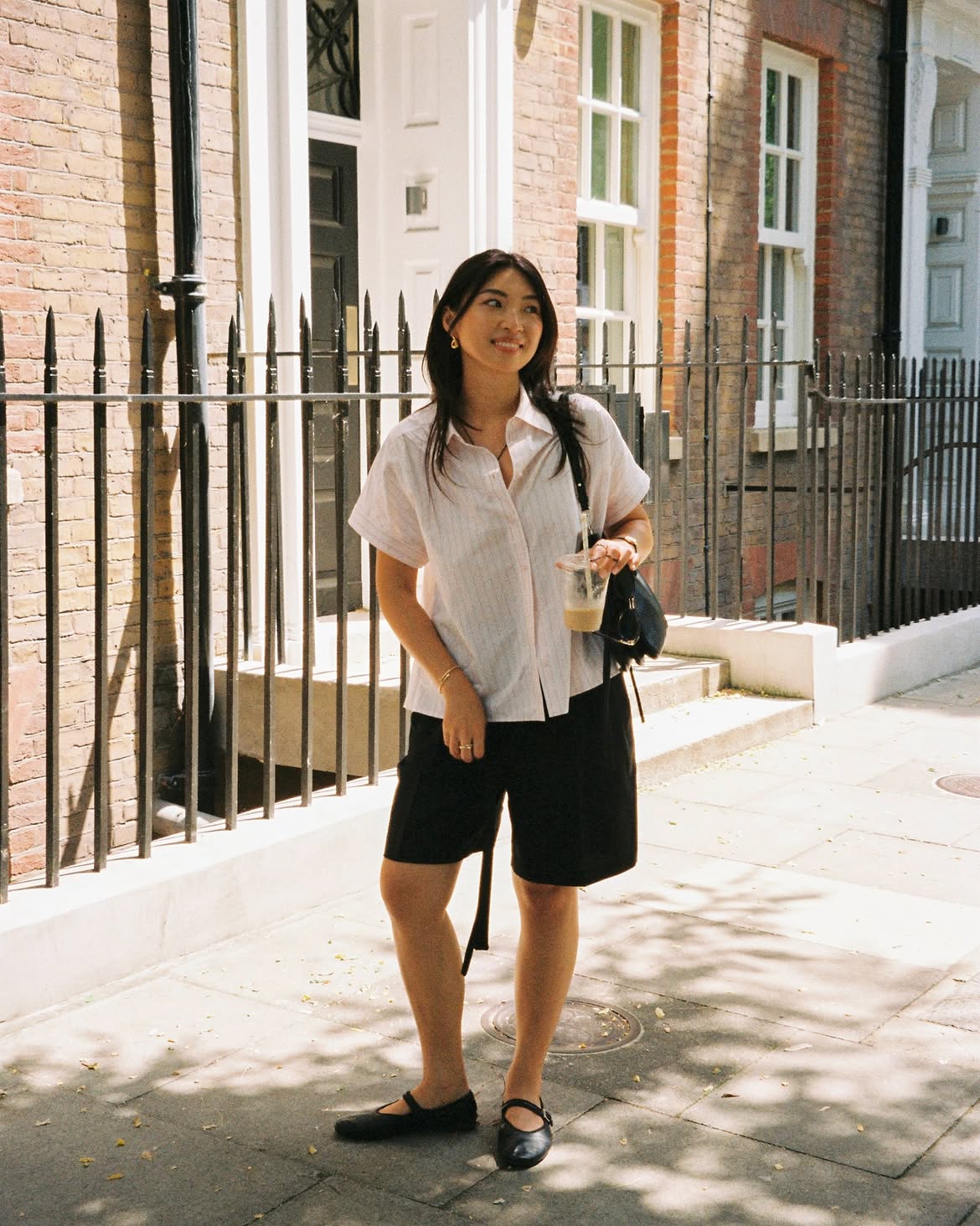 @michellelin.lin wears pink shirt black shorts