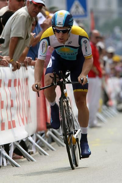 Levi Leipheimer (Astana) accelerates to the finish.