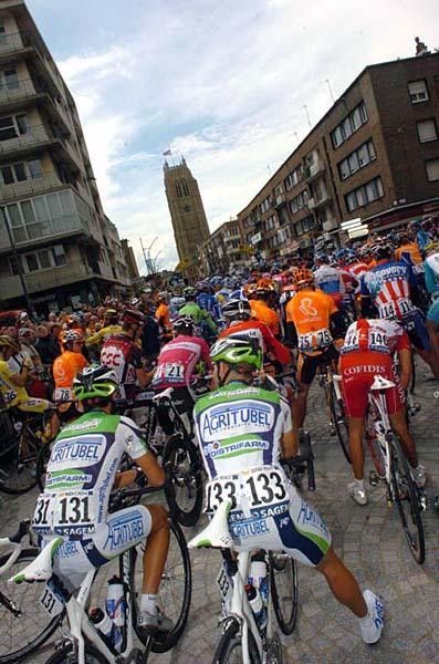 The peloton waits before the roll-out.