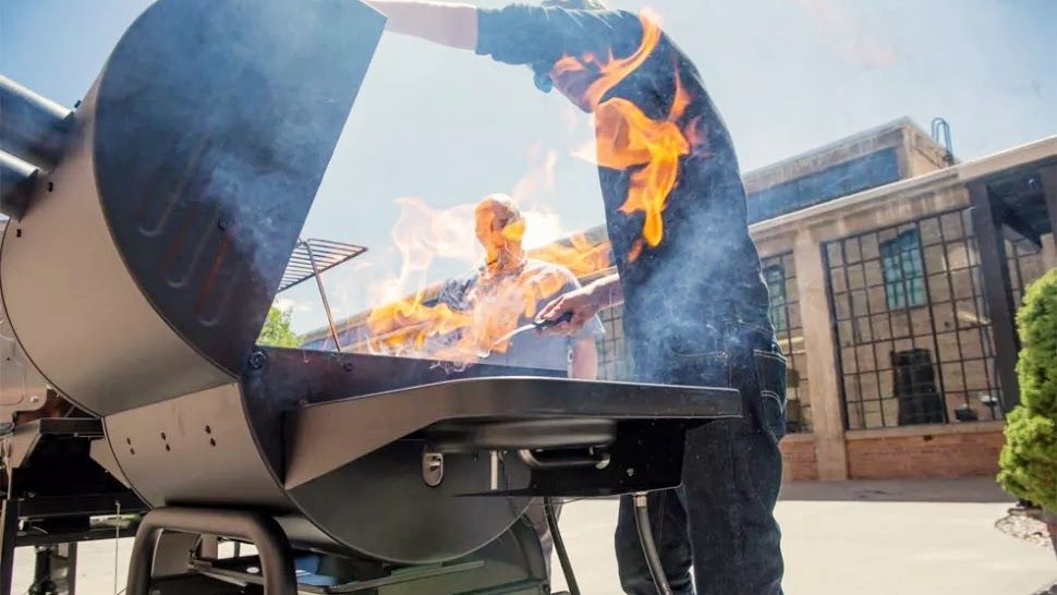 a flare up during cooking on the Char-Griller Grillin&#039; Pro