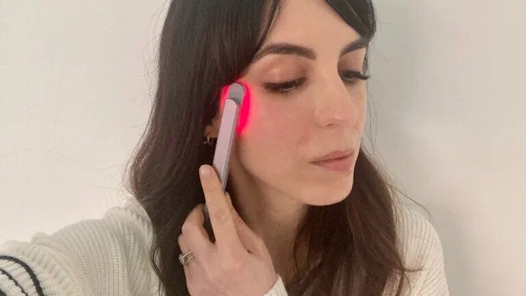 Beauty editor Stephanie using the Solawave Skincare Wand