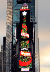 Digitally-Animated Christmas Tree in Times Square