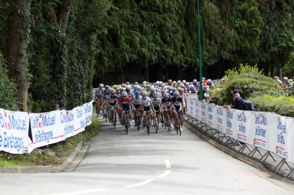 The bunch rolls out for the 114km test