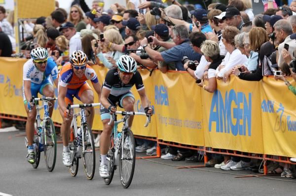 Martin Mortensen and Maarten Tjallingii attempt to hold off the bunch