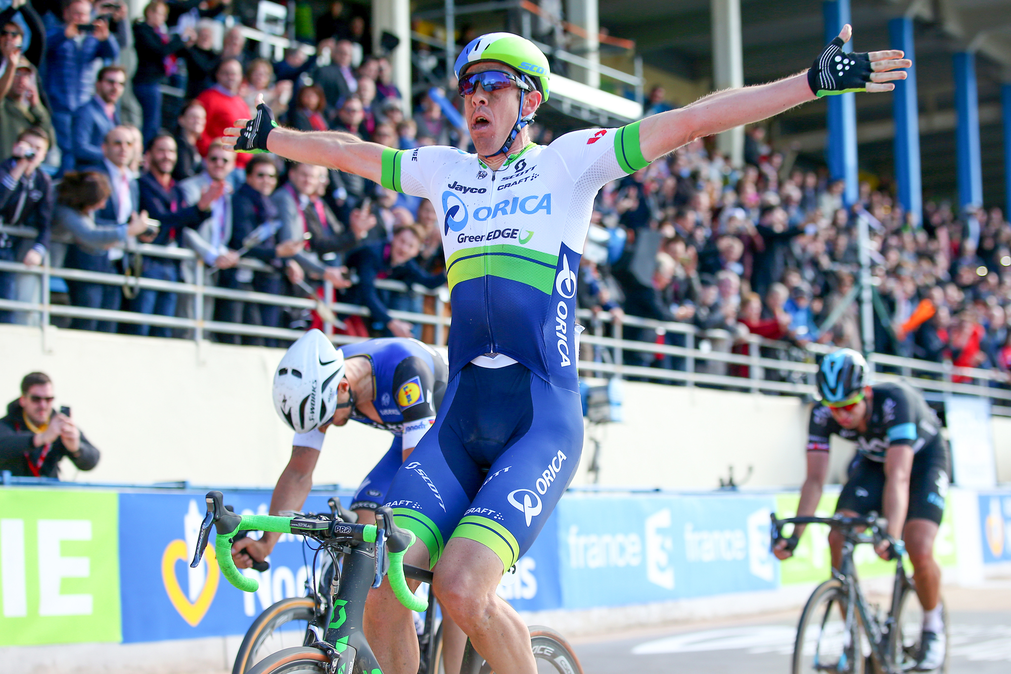 Mathew Hayman (Orica-GreenEdge) raises his arms in celebration on the Roubaix velodrome as he wins the 2016 Paris-Roubaix