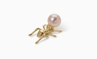 ’Atlas’ brooch in pearl and 18-ct yellow gold
