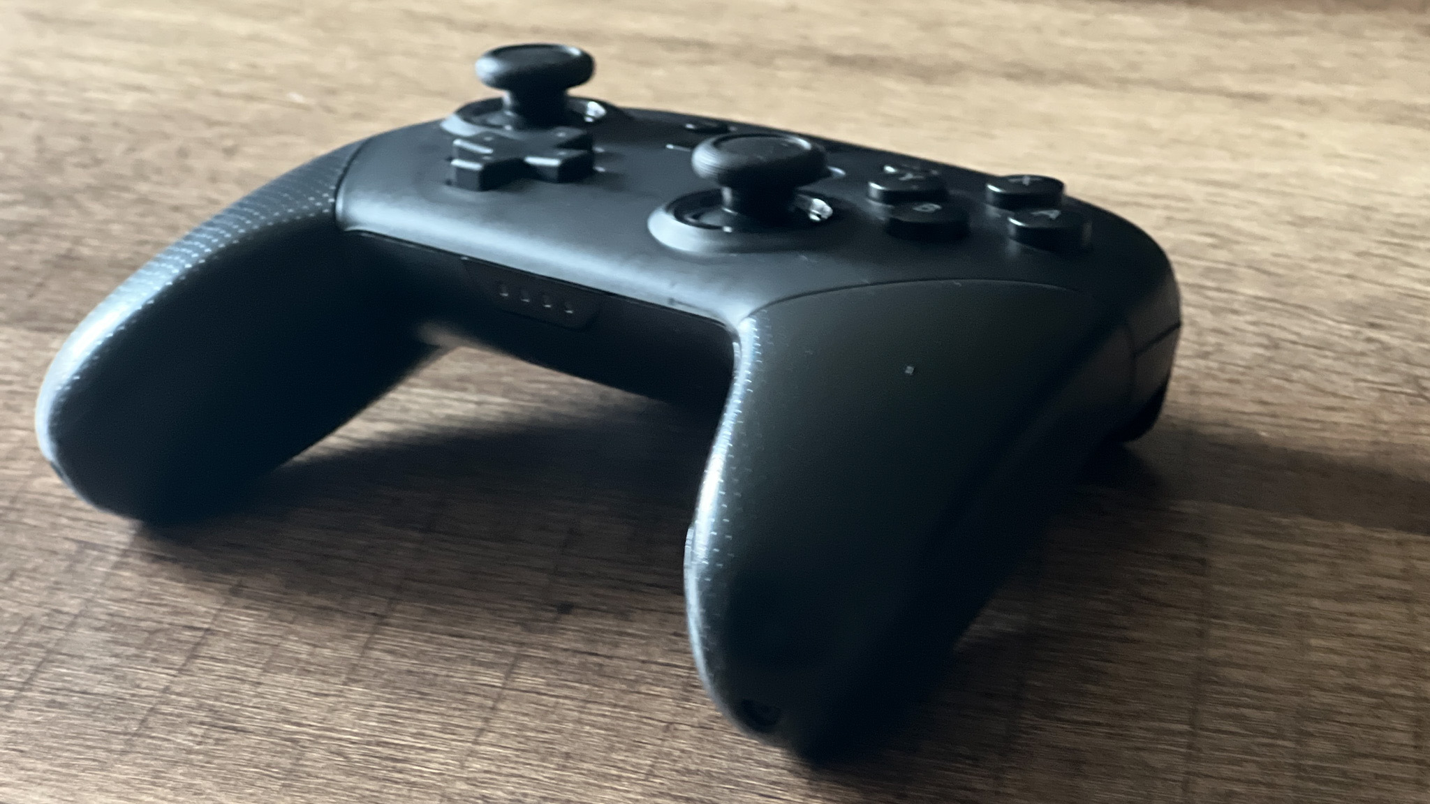 Nintendo Switch Pro Controller side