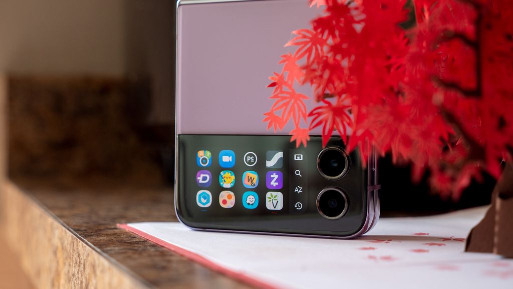 Make the Galaxy Z Flip 4 cover screen more useful with this free app Android Central