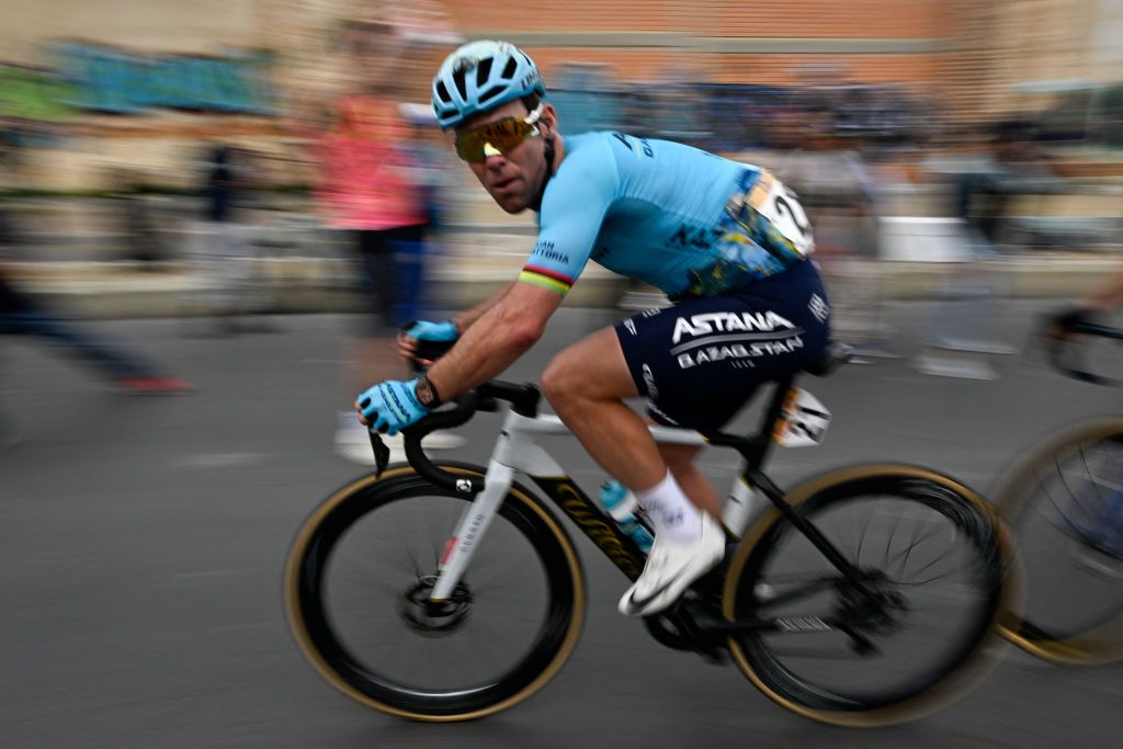 Great Britain's cyclist Mark Cavendish (C) of the Astana Qazaqstan team competes during the third stage of the Tour Colombia UCI 2024 in Tunja, Colombia, on February 8, 2024. (Photo by Luis Acosta / AFP)