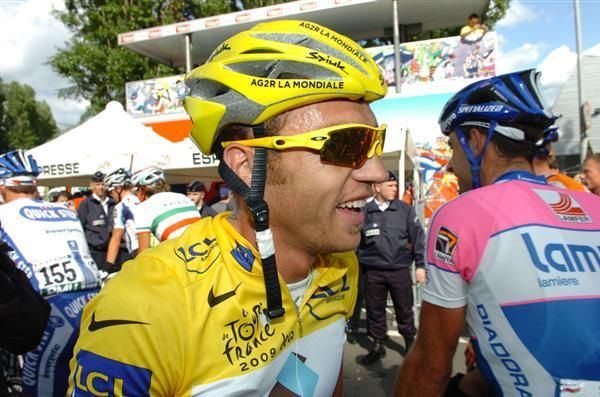 Rinaldo Nocentini (AG2R La Mondiale) reacts accordingly after realising he'll hold yellow for at least another day