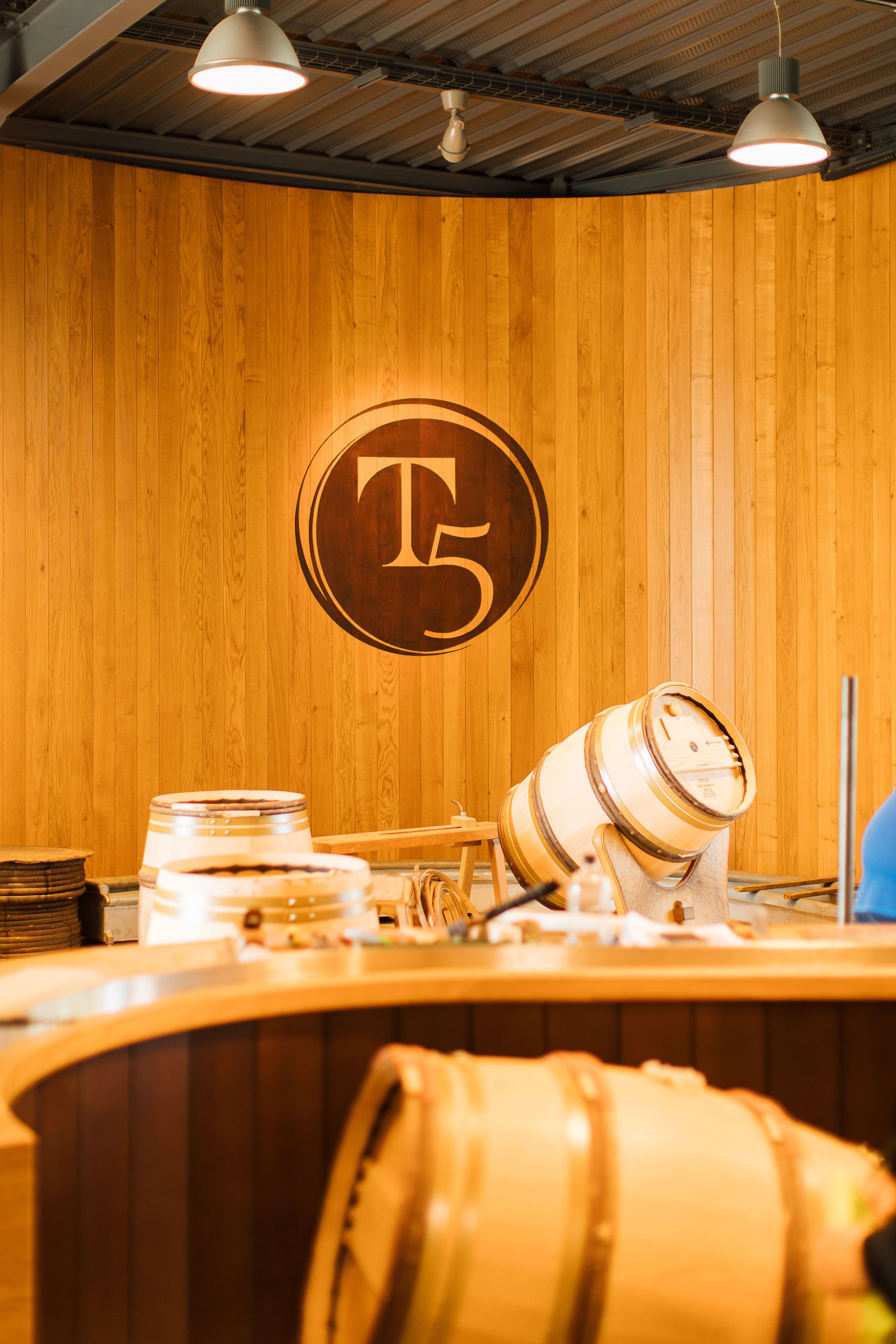 Irish Distillers Midleton Very Rare Forêt de Tronçais Bottle & Cabinet