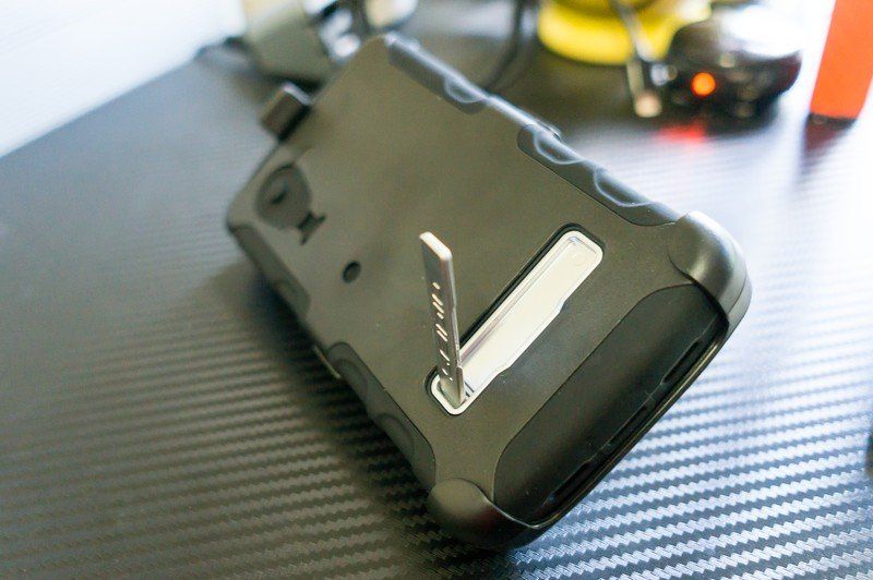 Seidio Convert with kickstand