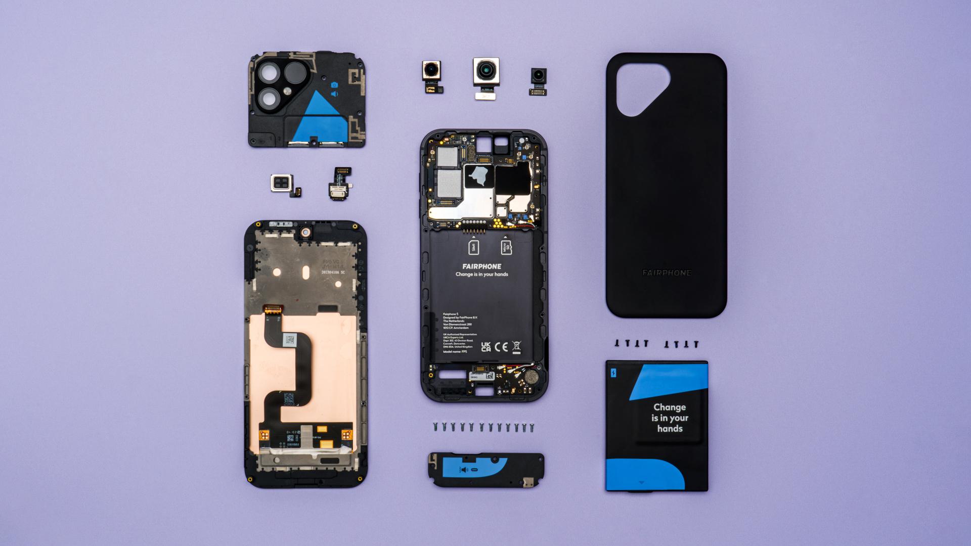 Fairphone 5 in alle Einzelteile zerlegt