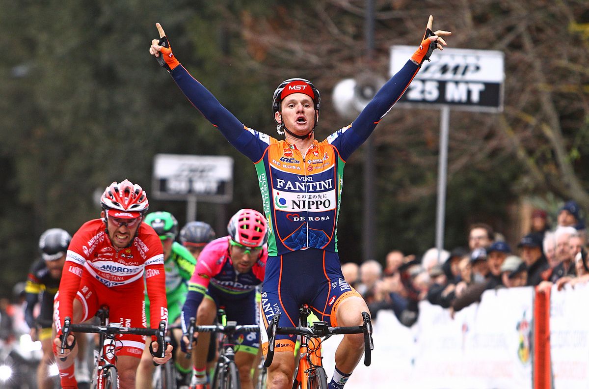 Grega Bole (Nippo Vini Fantini) beats Francesco Gavazzi (Androni Giocattoli) to the win