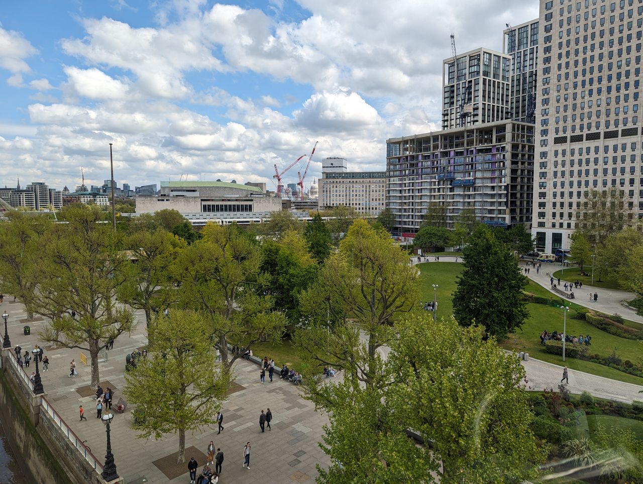 iPhone 15 Pro Max vs. Galaxy S24 Ultra vs. Pixel 8 Pro London Eye photos