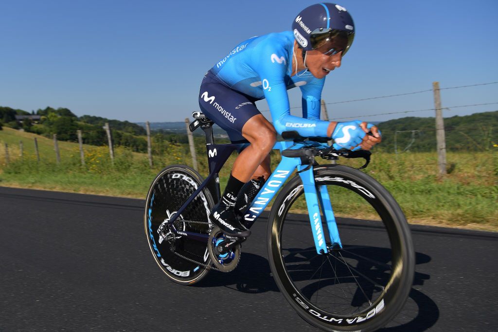 Alejandro Valverde races towards Pau