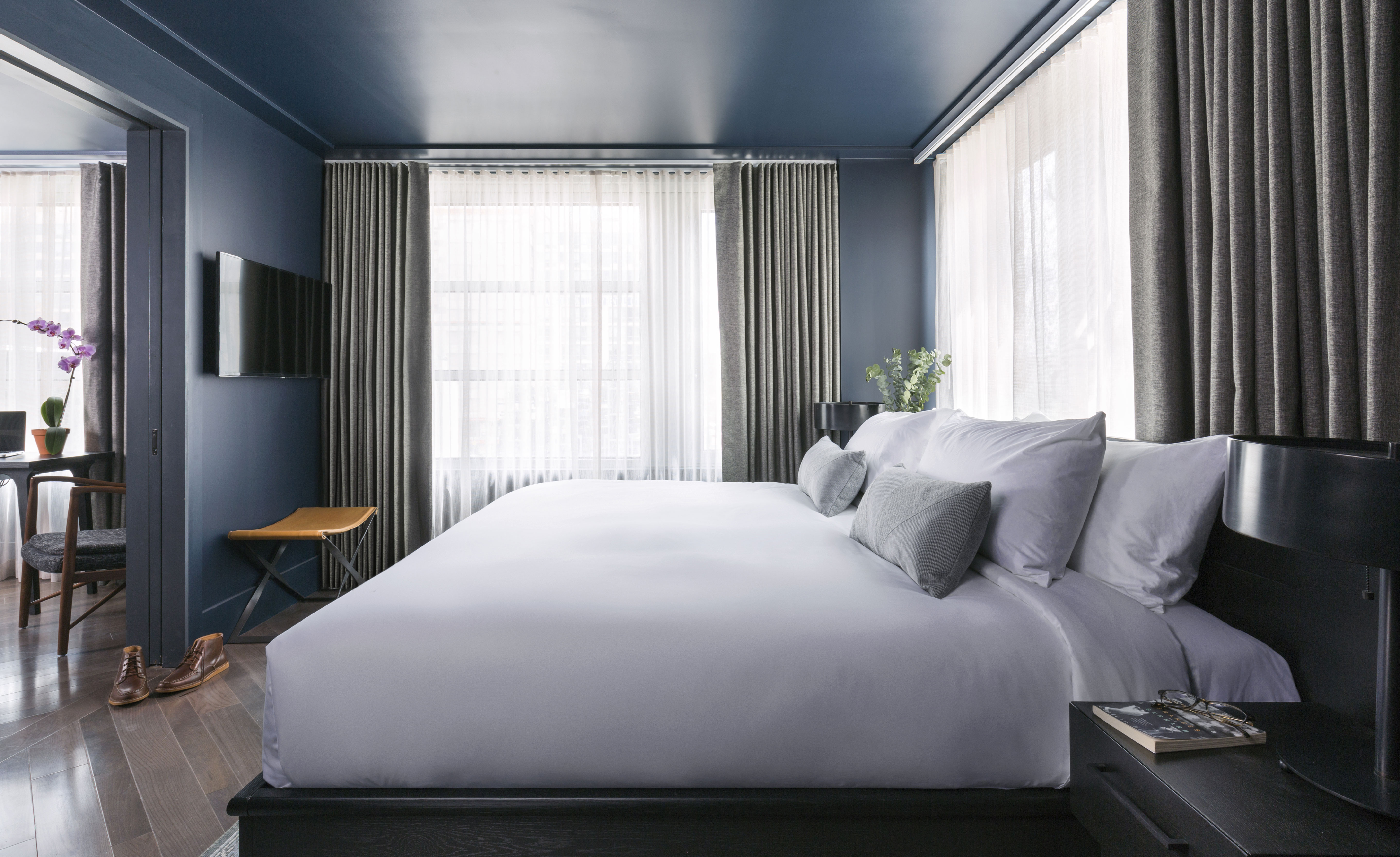single large bedroom and white curtain