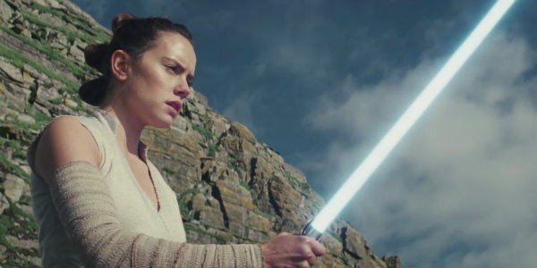 The Last jedi Daisy Ridley Rey lightsaber