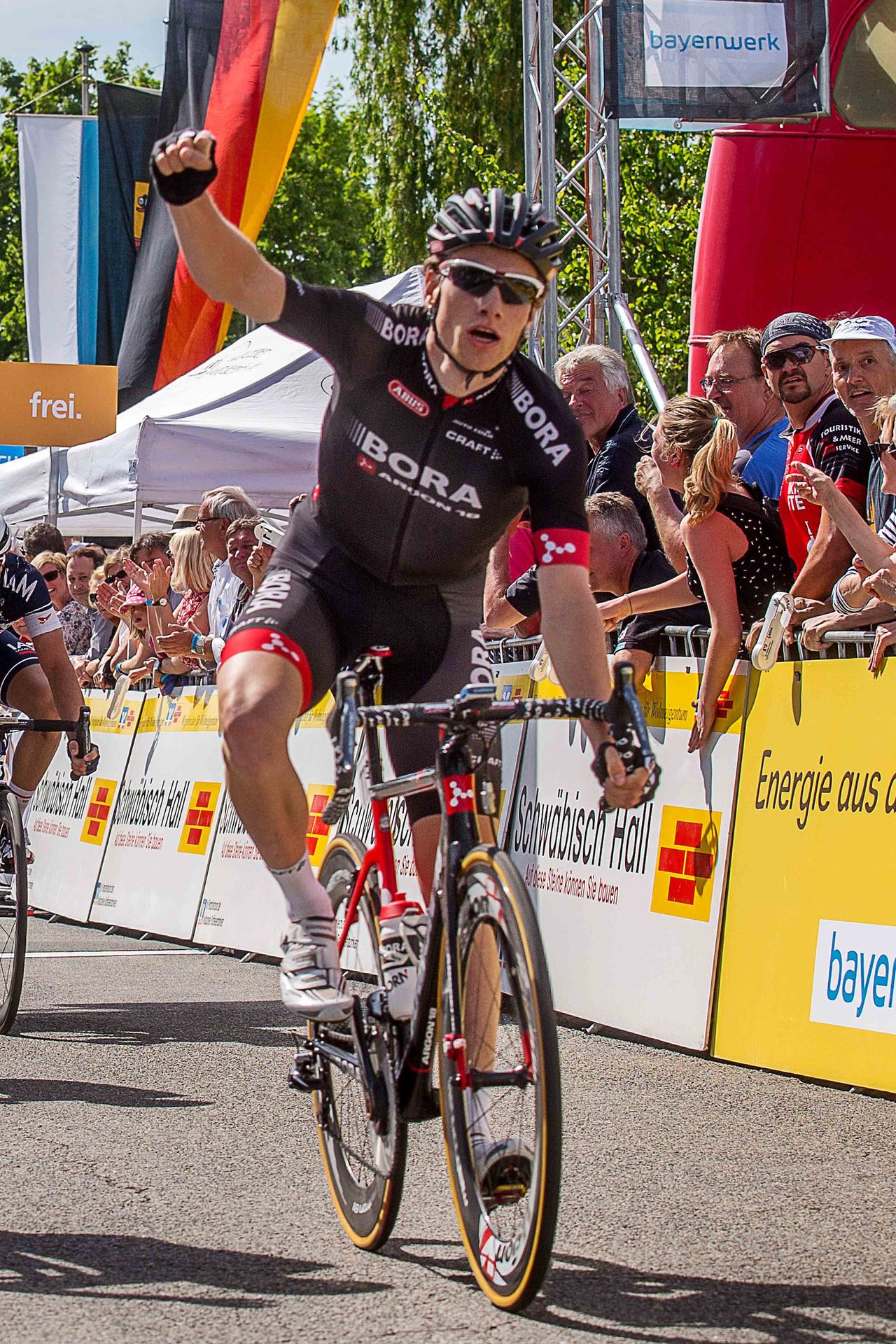 Sam Bennett (Bora Argon 18) gets win number two at the race