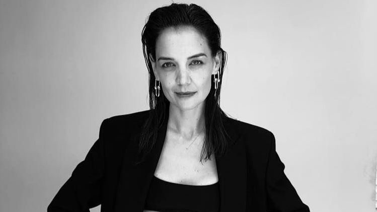 Fans Praise Katie Holmes Unedited Stretch Marks After She Posts Blazer And Bra Photo Marie Claire 