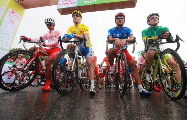 The Tour of Taihu's jersey holders await the start of stage 2.