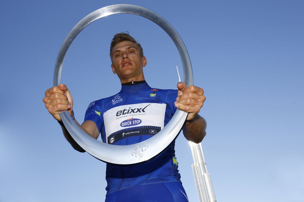 Marcel Kittel shows off his Dubai Tour trophy