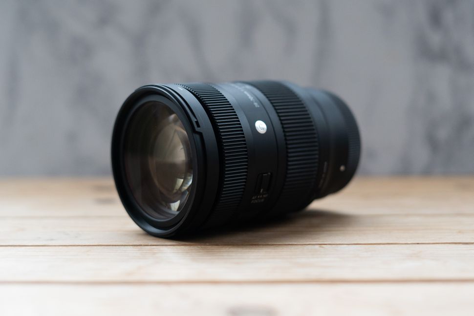 Sigma 2870mm f/2.8 DG DN C review cheaper, lighter… better than a
