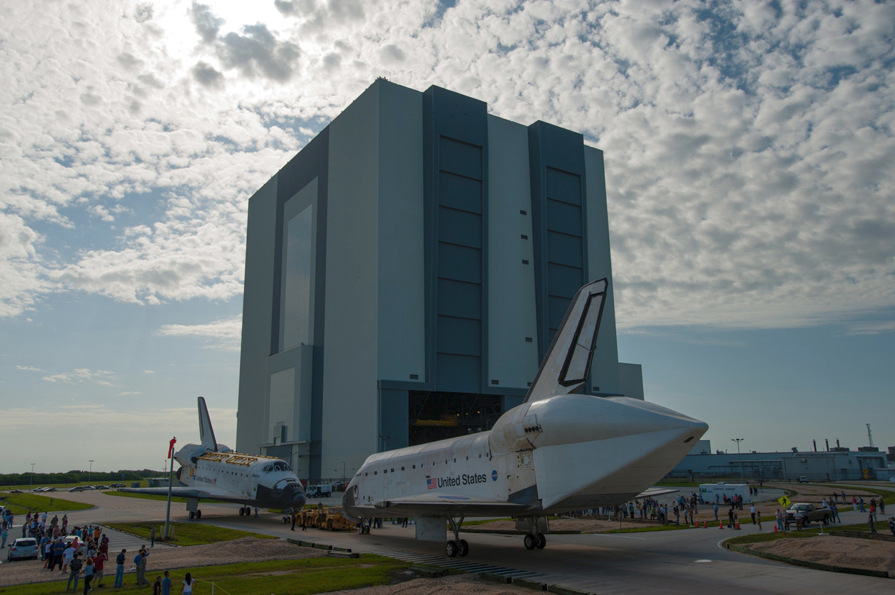 NASA&#039;s space shuttles Atlantis and Endeavour pose for nose-to-nose photos