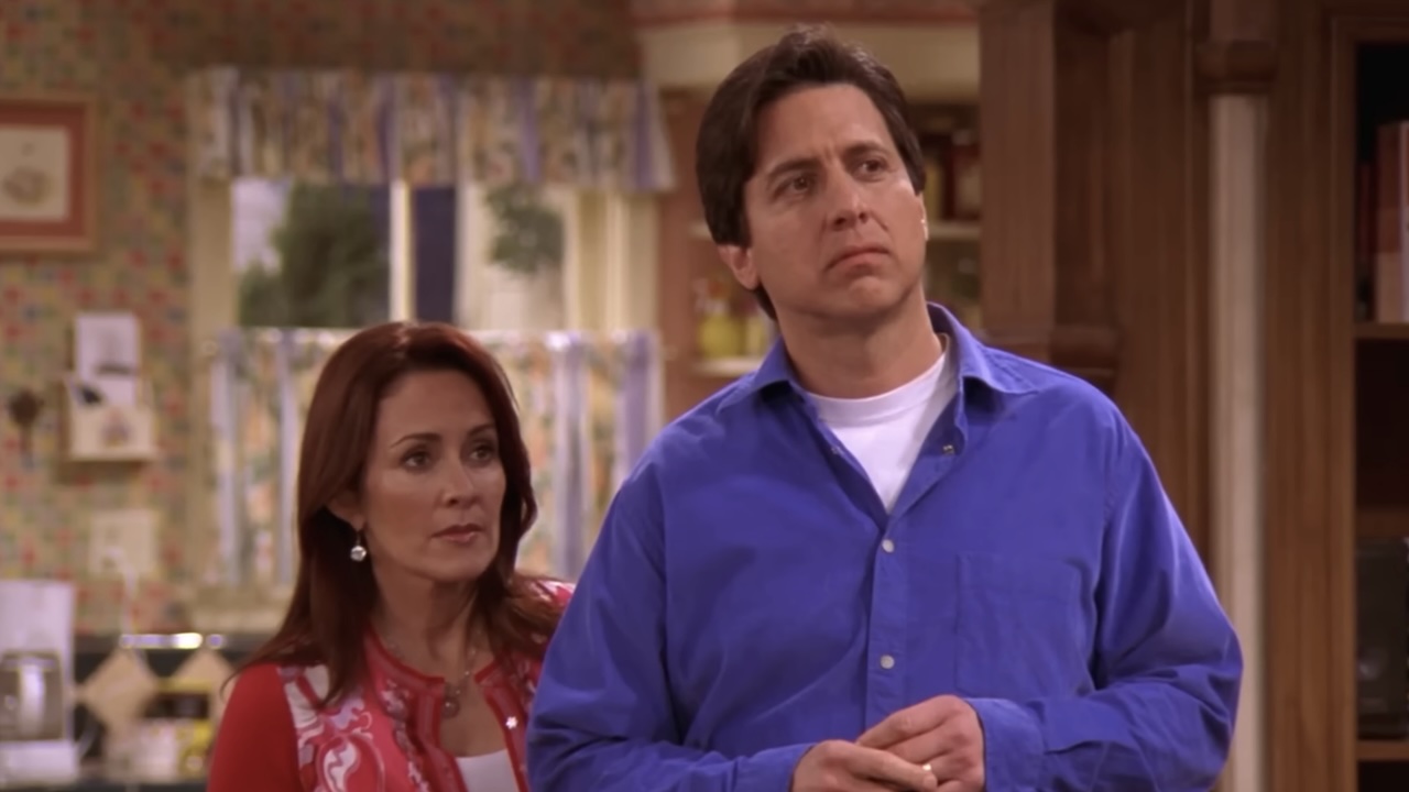 Ray and Debra standing in the living room in Everybody Loves Raymond