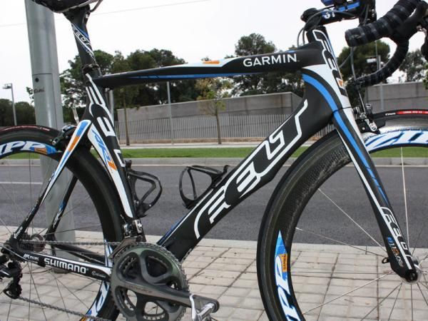 New internal bladders make the 2010 AR frame weight closer to that of the F1, according to Felt.