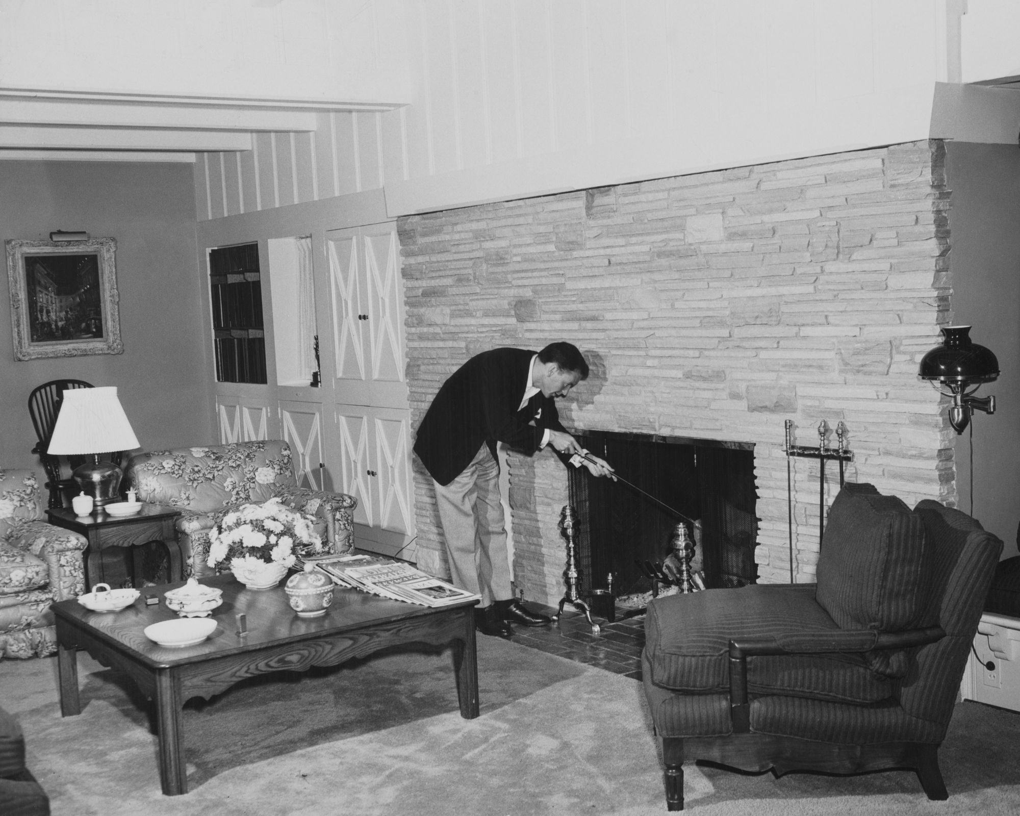 frank sinatra in his gray living room