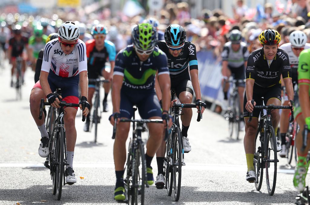 Tao Geoghegan Hart (Team Great Britain) hits 'stop' on the Garmin
