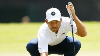 Photo of Xander lining up a putt