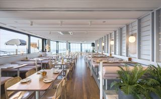 The open-air restaurant integrates the surroundings of Henley beach outside