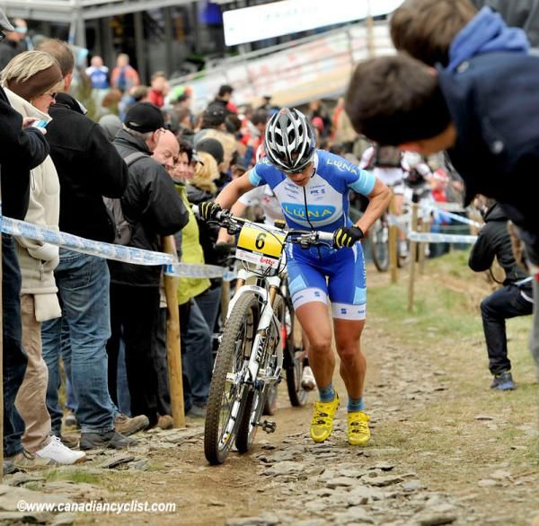 Katerina Nash (Luna Pro Team) pushing her bike with a jammed chain