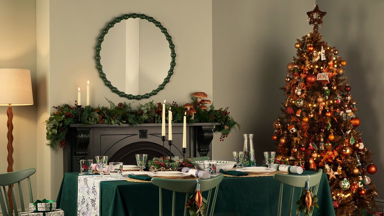 A dining room decorated for Christmas with a Christmas tree in the corner